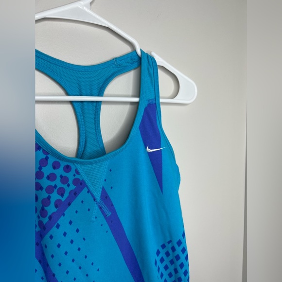Like new* NIKE DRI-FIT sports athletic tank top. Shelf bra inside. Size Medium. - Picture 4 of 6